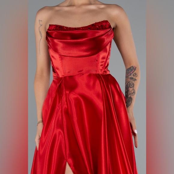 Bridesmaids/ Prom/ Formal long dress. Red satin strapless, side slit, bra cups 6 - Picture 3 of 16